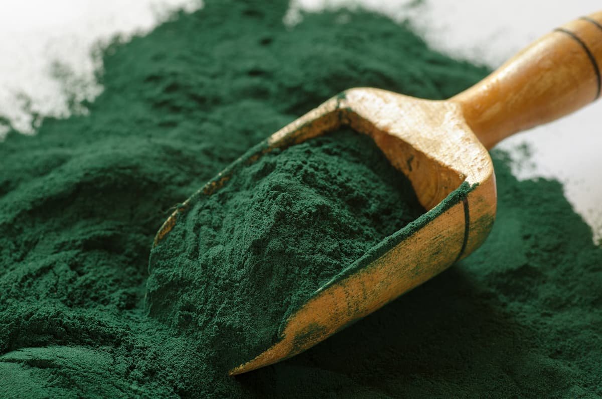 SPIRULINA: BENEFICIOS, PROPIEDADES Y PARA QUE SIRVE ESTE PODEROSO SUPERALIMENTO organic spirulina powder 1 9c6afb8585